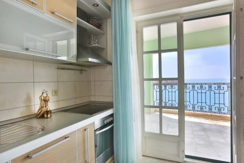 Presidential Apartment | Private kitchen | Fridge, oven, stovetop, dishwasher