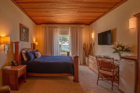 Deluxe Room, 1 King Bed, Ocean View | Premium bedding, in-room safe, individually decorated