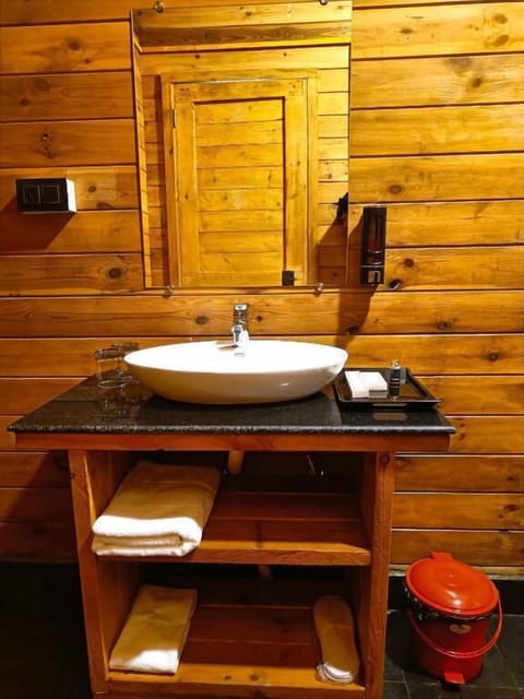 Superior Cottage | Bathroom