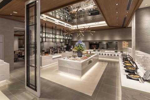 5 restaurants, lunch served