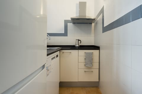 Standard Apartment | Private kitchen | Full-size fridge, microwave, stovetop, coffee/tea maker