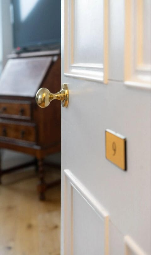 Twin Room | Laptop workspace, free cribs/infant beds, bed sheets