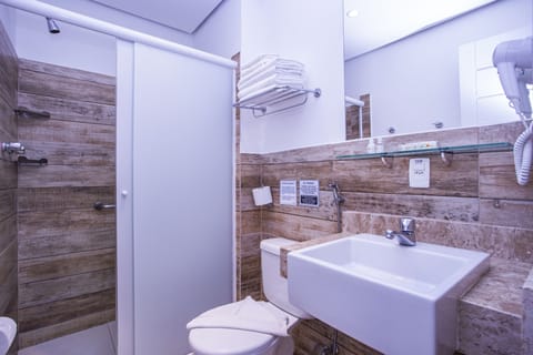 Deluxe Quadruple Room | Bathroom | Shower, hair dryer, towels