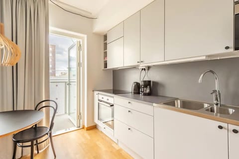 Apartment | Private kitchen | Fridge, microwave, oven, stovetop