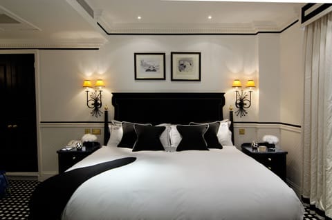 Executive Room, 1 Double Bed | Premium bedding, minibar, in-room safe, individually decorated