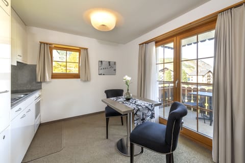 Comfort Room | In-room dining