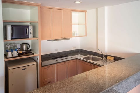 Premium Suite, 3 Bedrooms | Private kitchenette | Fridge, electric kettle