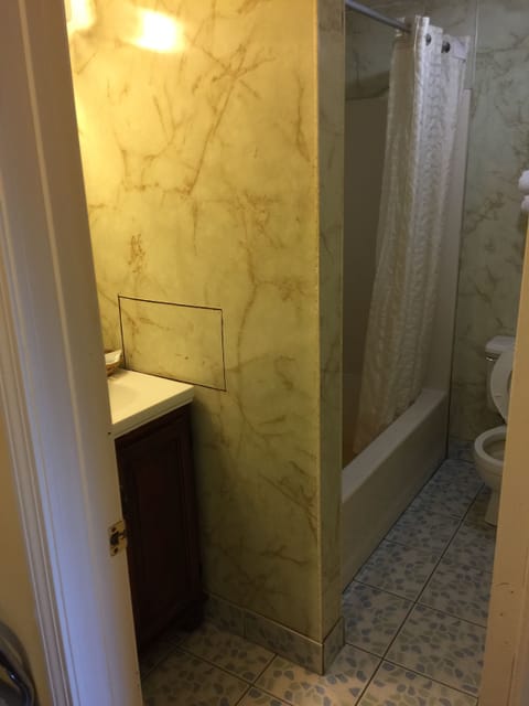 Combined shower/tub, deep soaking tub, hair dryer