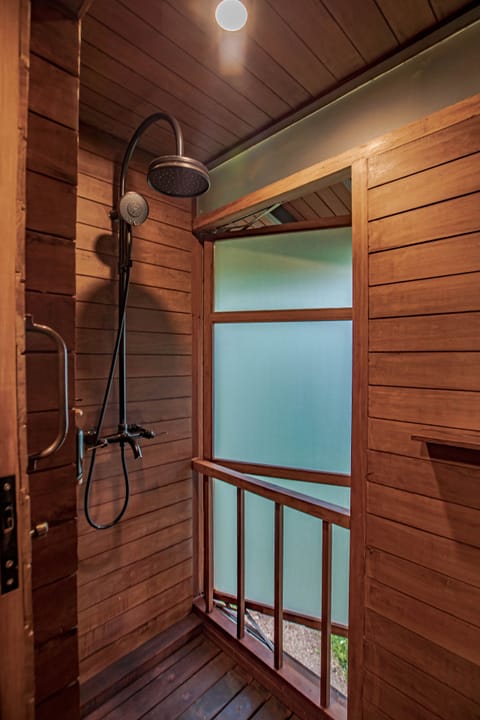 Treehouse C | Bathroom | Shower, rainfall showerhead, hair dryer, towels