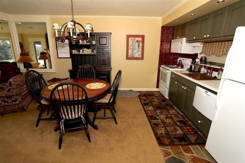 Condo, 1 Bedroom | Dining