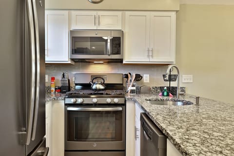 Condo, 2 Bedrooms | Private kitchen | Fridge, oven, coffee/tea maker, toaster