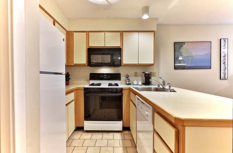 Condo, 2 Bedrooms | Private kitchen | Fridge, oven, coffee/tea maker, toaster