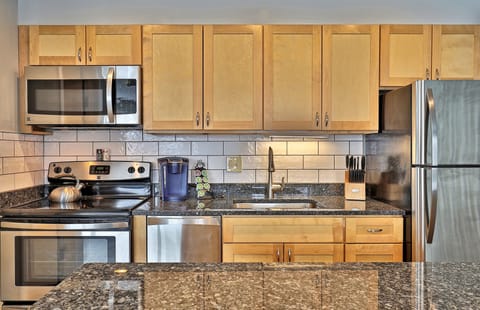 Condo, 2 Bedrooms | Private kitchen | Fridge, oven, coffee/tea maker, toaster