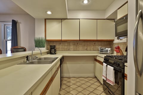 Condo, 2 Bedrooms | Private kitchen | Fridge, oven, coffee/tea maker, toaster