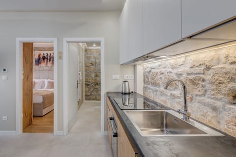 Deluxe Studio | Private kitchen | Electric kettle