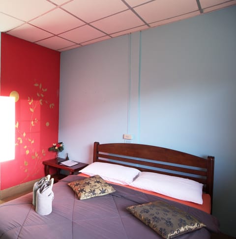 Deluxe Room, 1 Queen Bed | Free WiFi, bed sheets