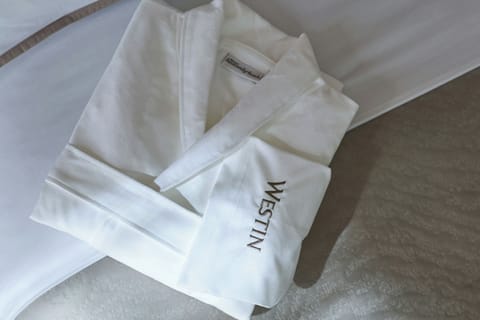 Pillowtop beds, in-room safe, desk, laptop workspace