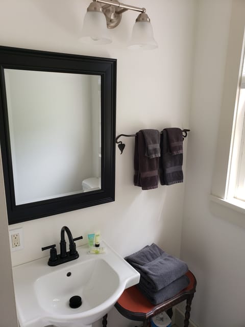 The Vermonter Room | Bathroom | Shower, free toiletries, towels