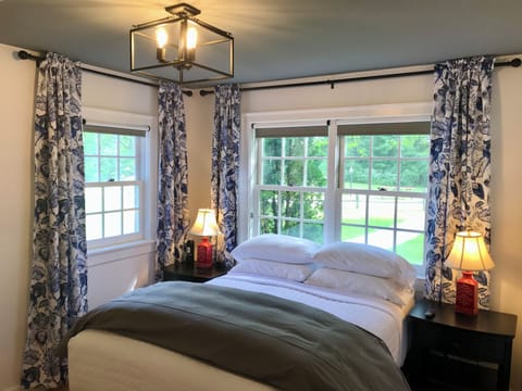 Deluxe Double Room, Ensuite (Franklin) | Premium bedding, individually decorated, individually furnished