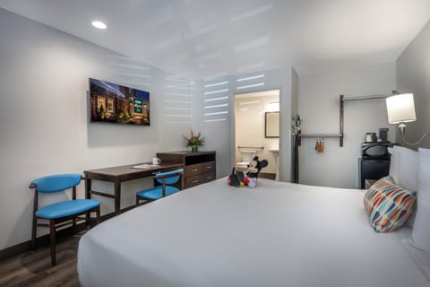 Standard Room, 1 King Bed, Mobility Accessible | Desk, laptop workspace, iron/ironing board, cribs/infant beds