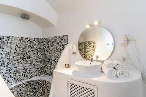 Cave Suite with Caldera & Sea View | Bathroom | Shower, free toiletries, hair dryer, towels