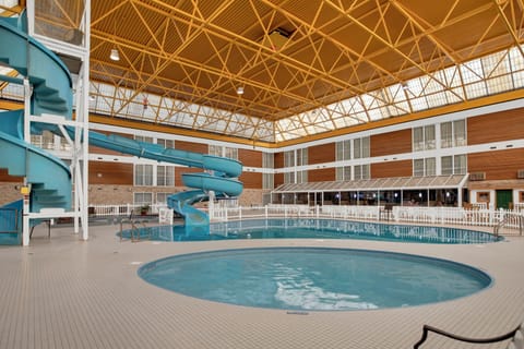 Indoor spa tub