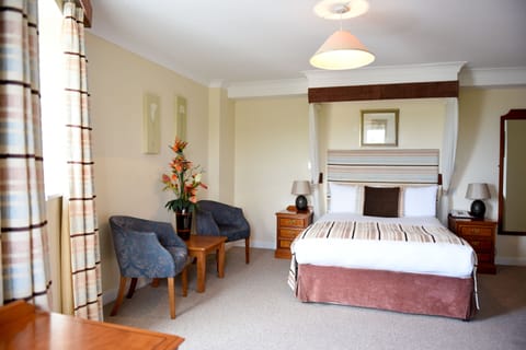 Double Room | Desk, iron/ironing board, free WiFi, bed sheets