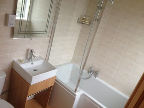 Standard Double Room | Bathroom | Combined shower/tub, hair dryer, towels