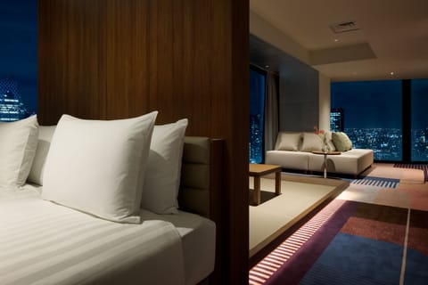 Premier Suite, 2 Twin Beds | In-room safe, free WiFi, bed sheets