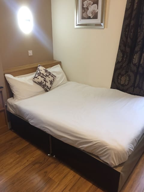 Family Room | Desk, free cribs/infant beds, rollaway beds, free WiFi