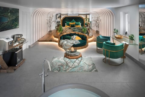 Luxury Double Room, 1 Bedroom | Hypo-allergenic bedding, iron/ironing board, free WiFi, bed sheets