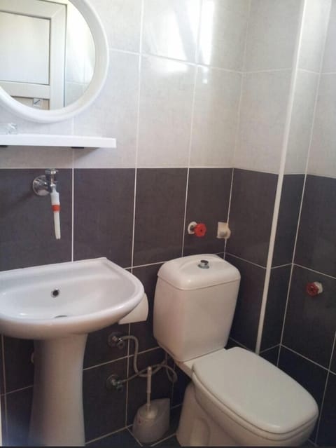 Twin Room | Bathroom