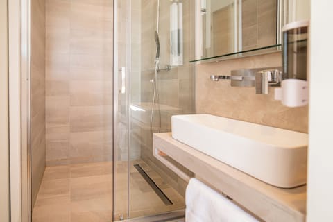 Deluxe Double Room | Bathroom | Shower, hair dryer, towels, soap