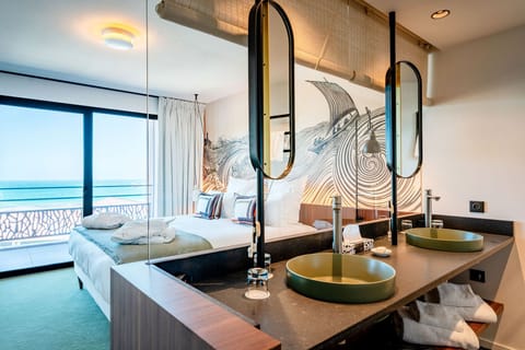 Family Suite, Sea View | Bathroom | Free toiletries, hair dryer, bathrobes, slippers