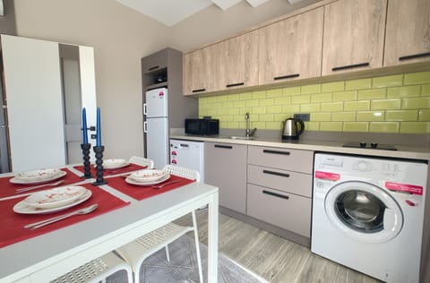 Superior Apartment, 1 Bedroom, Non Smoking | Private kitchen | Fridge, microwave, oven, stovetop