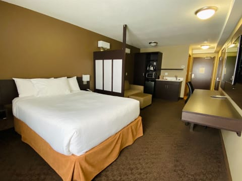 Suite, 1 Bedroom, Non Smoking | Premium bedding, pillowtop beds, desk, blackout drapes