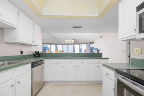 Condo, Multiple Beds, Balcony, Ocean View | Private kitchen | Fridge, microwave, oven, stovetop