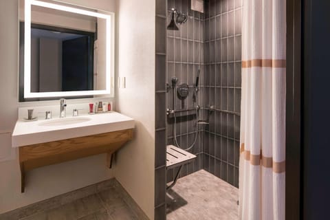 Combined shower/tub, designer toiletries, hair dryer, towels