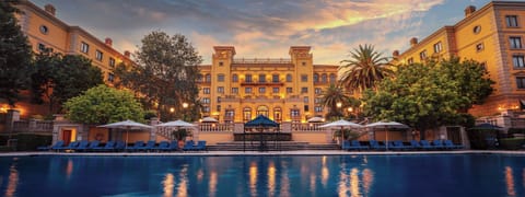 Outdoor pool, pool umbrellas, sun loungers