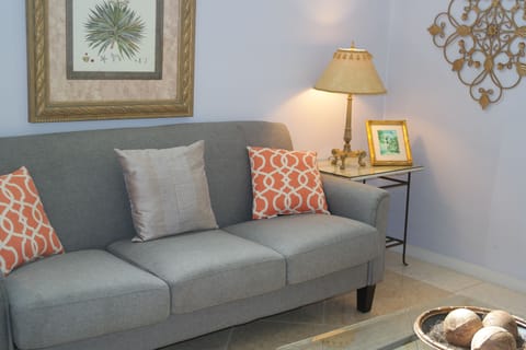 Tropical Suite  | Living area