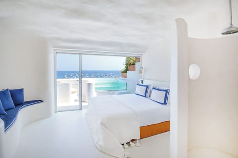 Junior Studio Suite, Sea View | Down comforters, minibar, in-room safe, individually decorated