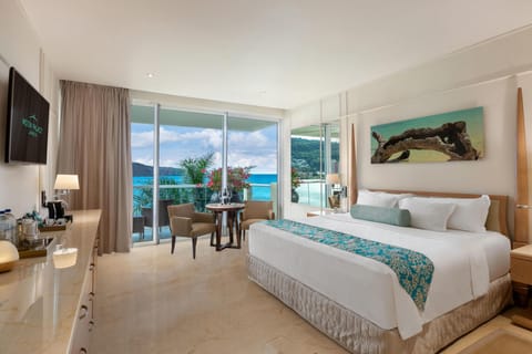 Superior Governor Suite Ocean View - King Size Bed | Premium bedding, free minibar, in-room safe, individually furnished