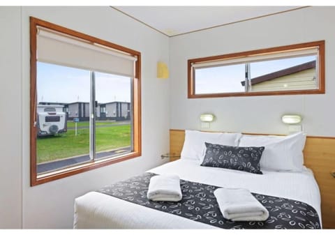 Standard 2 Bedroom Cabin - Pet Friendly | Bed sheets