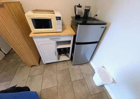 Standard Apartment, 1 Queen Bed with Sofa bed, Kitchenette, Bay View | Private kitchen | Mini-fridge, microwave, stovetop, coffee/tea maker