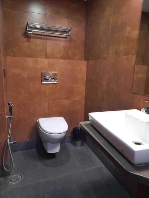 Superior Room, 1 Bedroom | Bathroom | Combined shower/tub, rainfall showerhead, towels