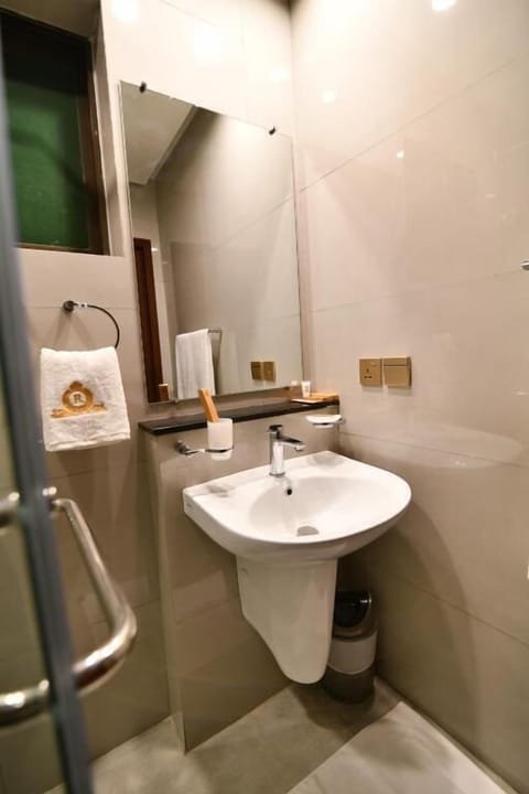 Standard Double Room | Bathroom | Shower, free toiletries, slippers, towels