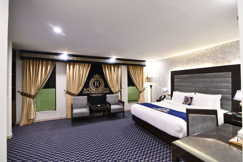 Executive Room | Premium bedding, minibar, desk, laptop workspace