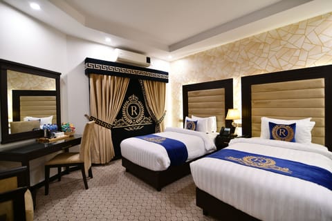 Deluxe Twin Room, 1 Bedroom, Non Smoking | Premium bedding, minibar, desk, laptop workspace