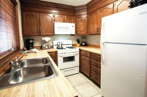 Family Condo, 2 Bedrooms, Non Smoking | Private kitchen | Full-size fridge, microwave, oven, dishwasher