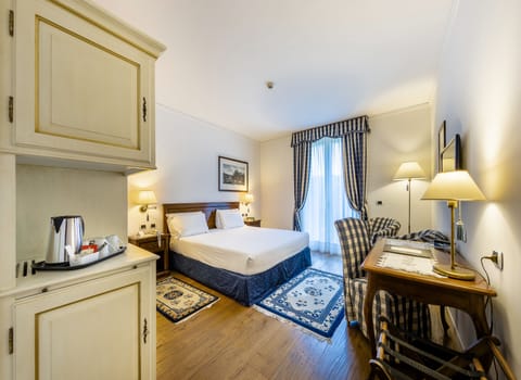 Superior Room | Down comforters, in-room safe, desk, blackout drapes